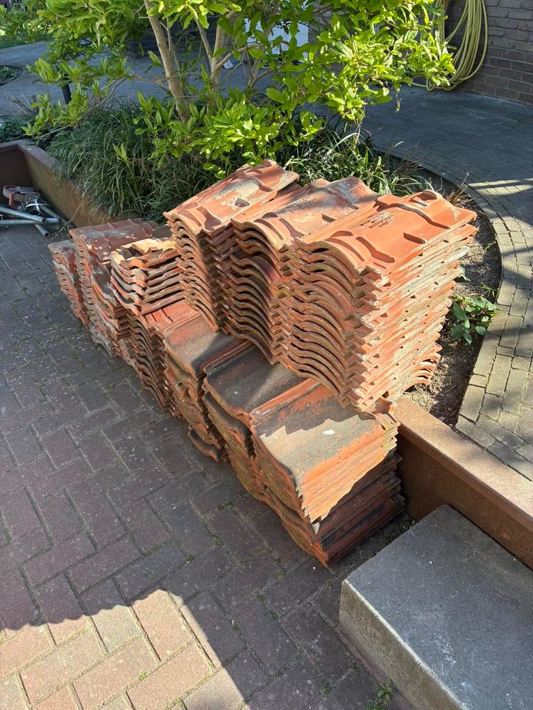 Ongeveer 100 dakpannnen, Steen of Klei, Ophalen of Verzenden, Zo goed als nieuw, 15 m² of meer