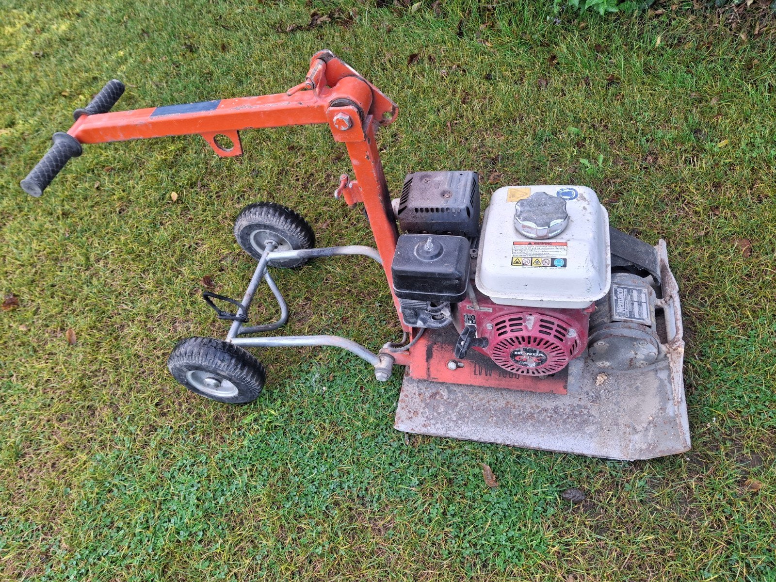 trilplaat revo 1800 benzine, Ophalen, Gebruikt, Revo