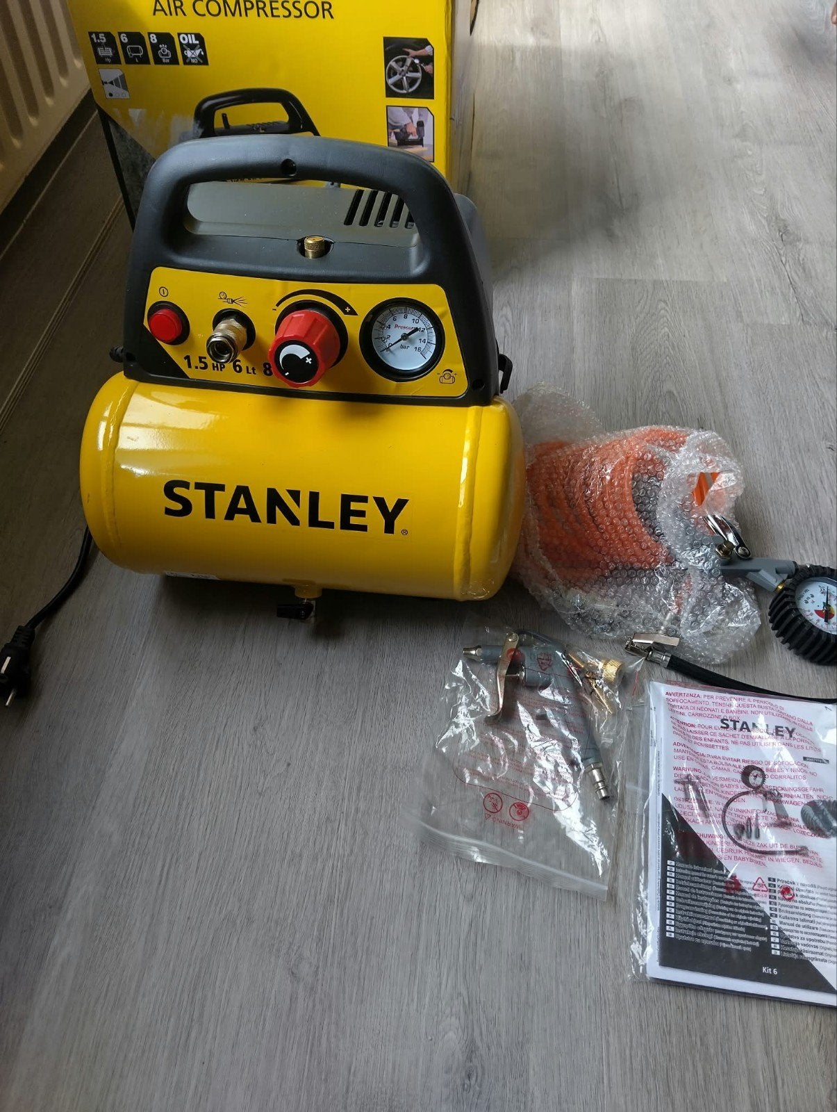 Stanley Luchtcompressor 6L 8 bar - Nieuw, Doe-het-zelf en Verbouw, Minder dan 25 liter, Ophalen, Zo goed als nieuw, Minder dan 200 liter/min