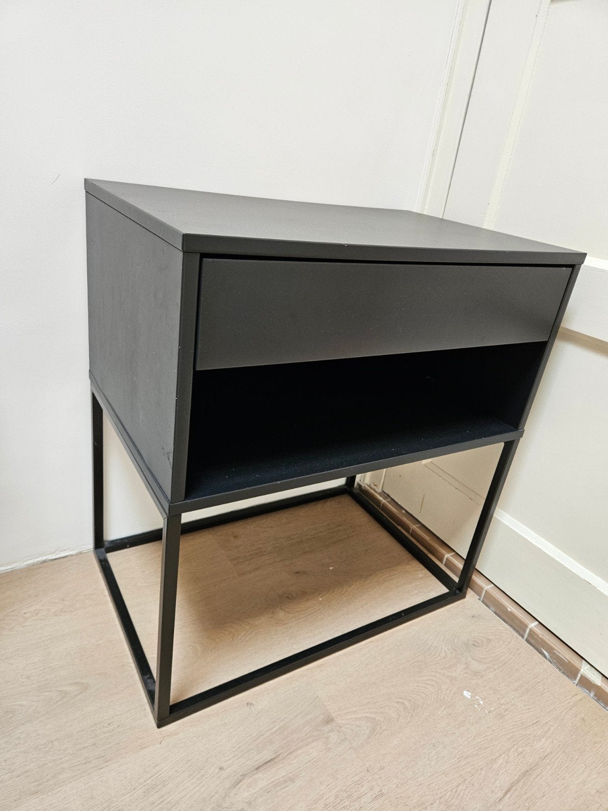 Twee ikea vikhammer nachtkastjes | (2x) antraciet, Huis en Inrichting, Slaapkamer | Nachtkastjes, Ophalen