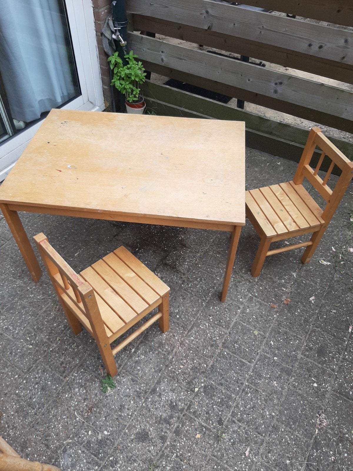 kindertafel met twee stoeltjes, Kinderen en Baby's, Kinderkamer | Tafels en Stoelen, Ophalen, Gebruikt, Tafel(s) en Stoel(en)