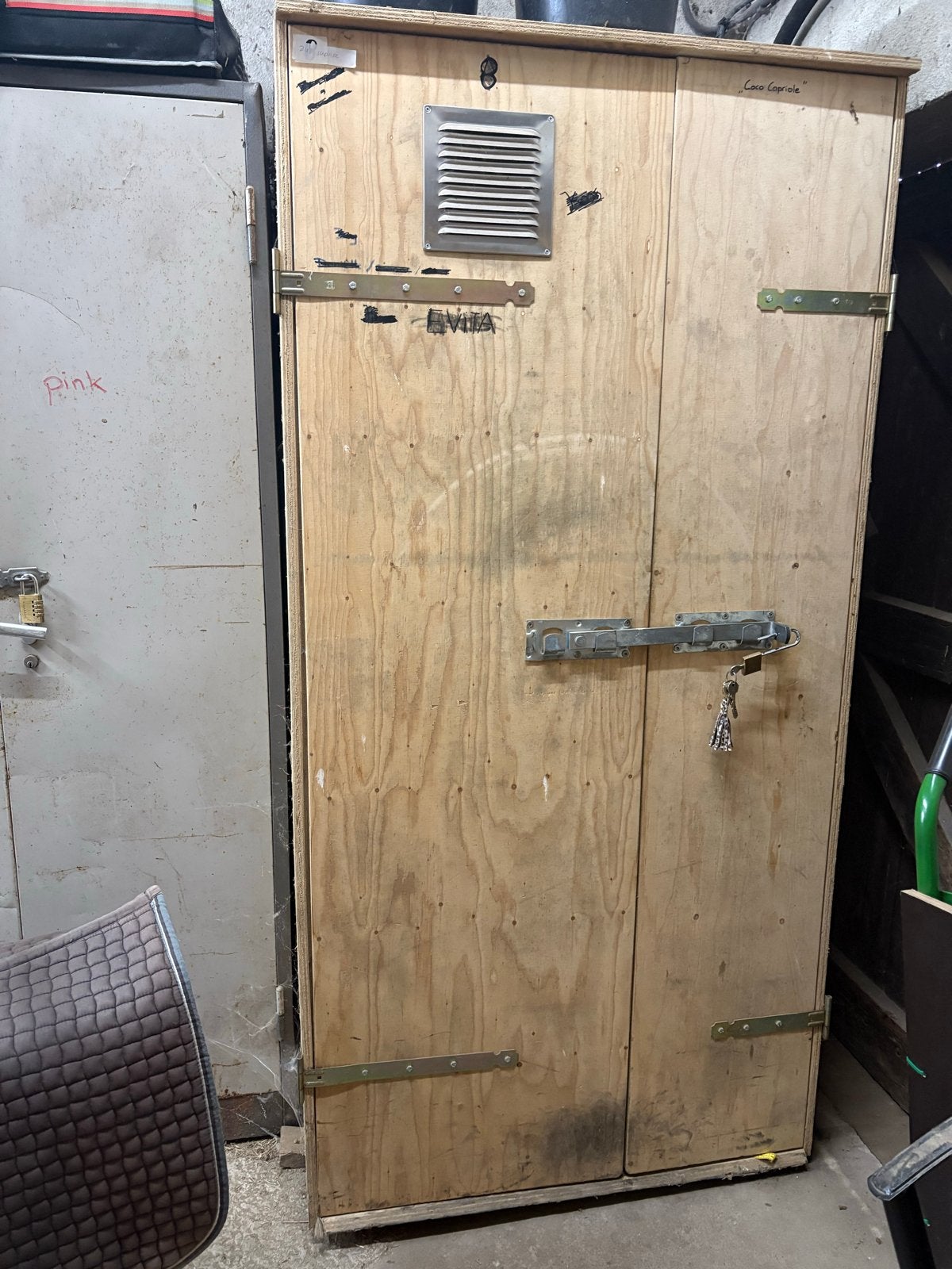 houten zadelkast, Ophalen, Gebruikt