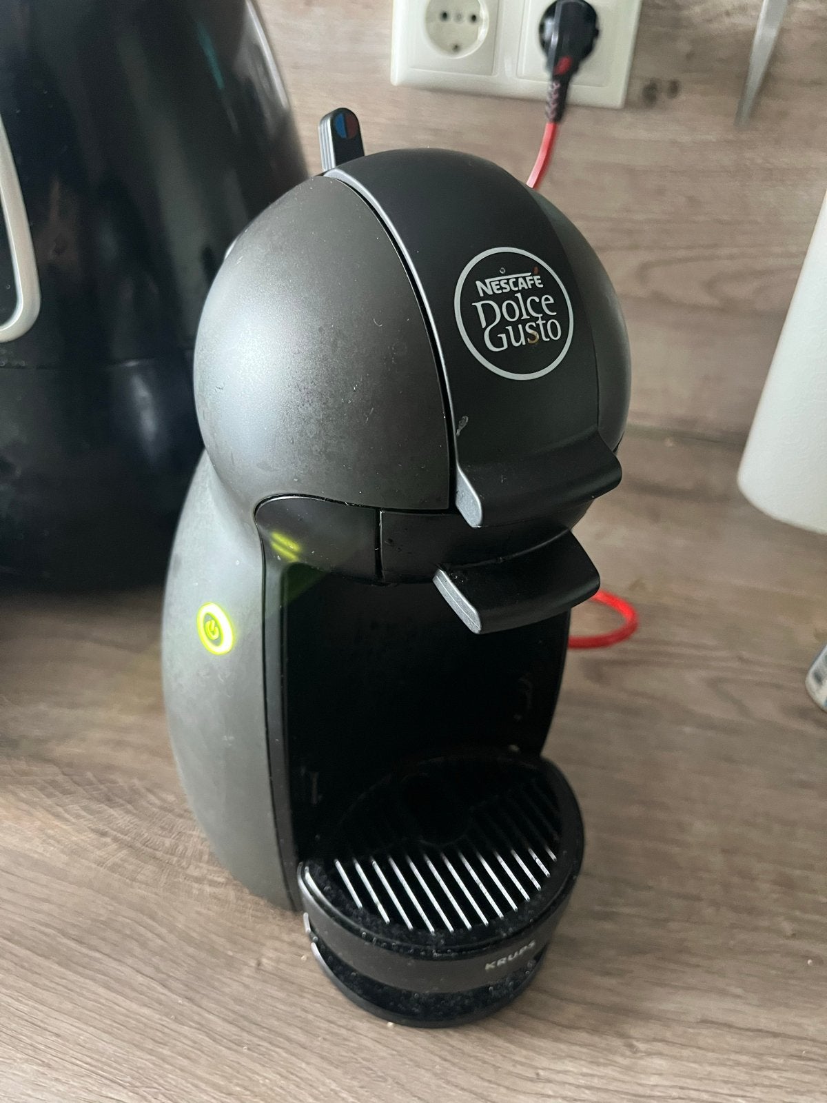 Nescafé Dolce Gusto Koffiemachine - Goede staat, Witgoed en Apparatuur, Koffiezetapparaten, Ophalen, Gebruikt, Koffiemachine, Koffiepads en cups