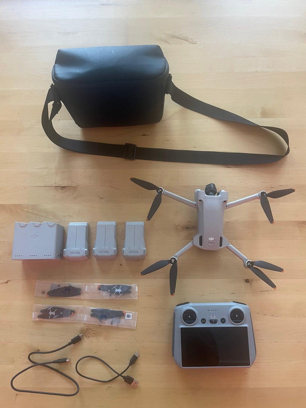 DJI Mini 3 Pro Fly More Combo | Slechts 7 vlieguren, Ophalen, 30 tot 45 minuten, Cameradrone, Return to Home