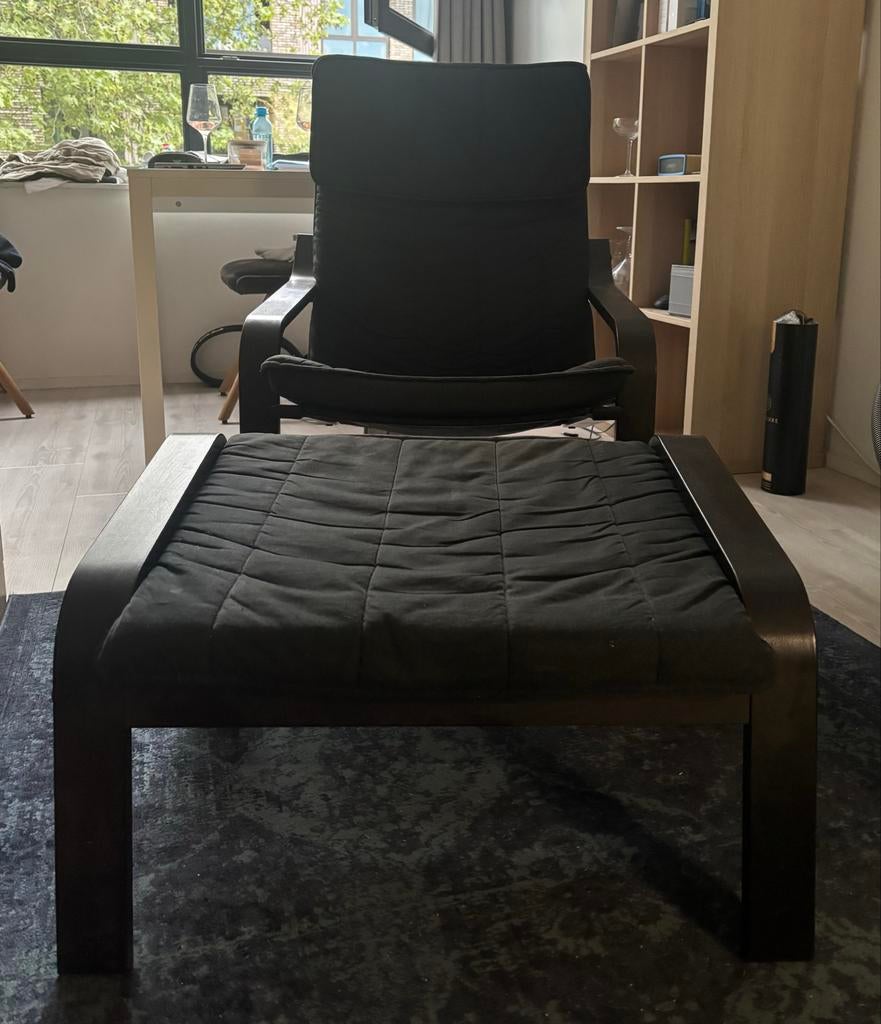 IKEA Poäng fauteuil met voetenbank - Zwart, Gebruikt, 75 tot 100 cm, Ophalen of Verzenden, 50 tot 75 cm