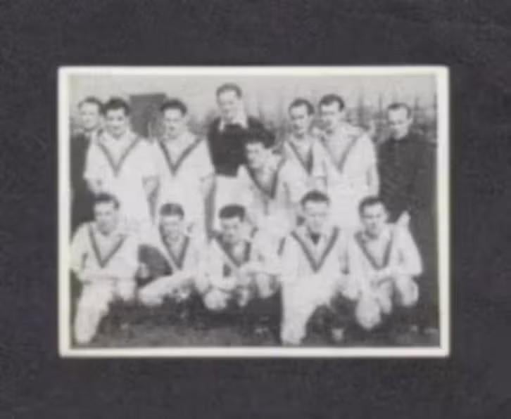 Voetbalplaatje DHC Delft 1951-1952., Ophalen of Verzenden, Zo goed als nieuw