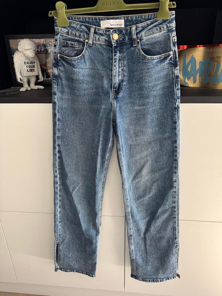 Queen Hearts jeans maat S (36) met splitje - zgan, Ophalen, Zo goed als nieuw, Blauw, W28 - W29 (confectie 36)