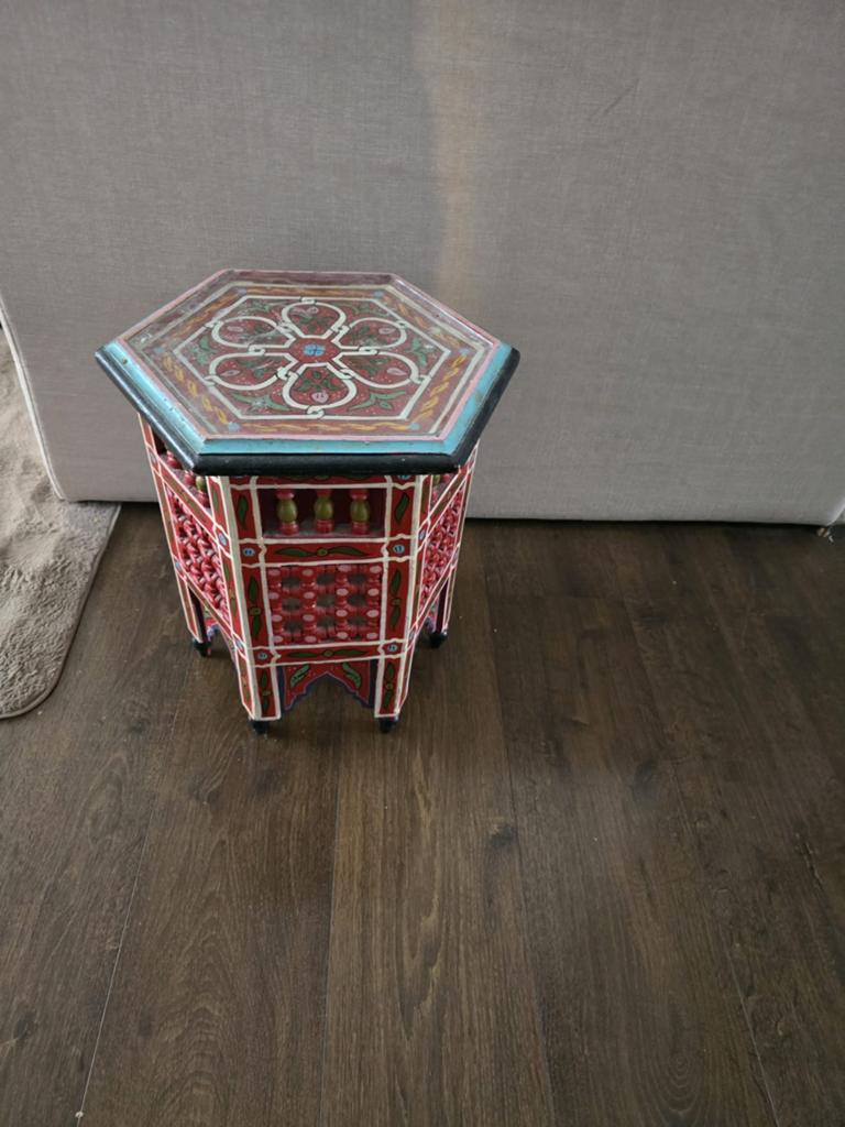 Set van 2 handgeschilderde Marokkaanse bijzettafels, Huis en Inrichting, Tafels | Bijzettafels, Minder dan 45 cm, Minder dan 55 cm