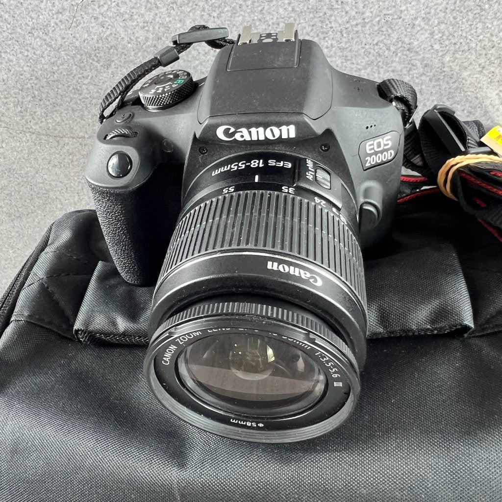 Canon Eos 2000D + 18-55mm | tas, adapter | 413598, Gebruikt, Spiegelreflex, Canon, Ophalen of Verzenden