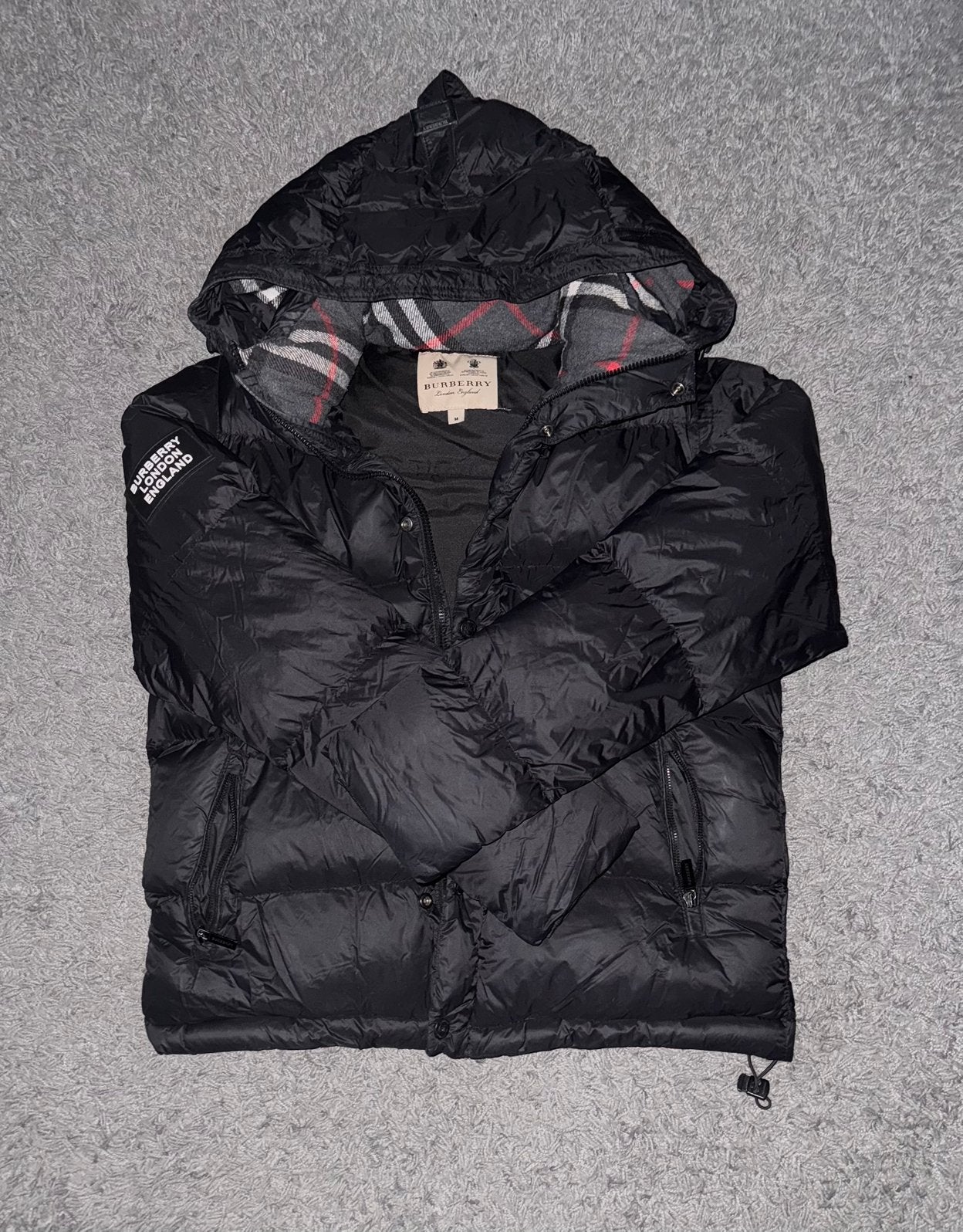 Burberry Puffer Jacket, Ophalen, Gedragen, Zwart