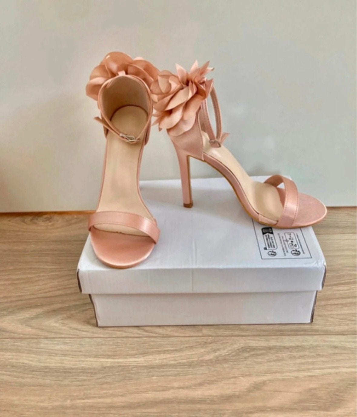 Nieuw! Lichtroze high heels - Shein - maat 36, Kleding | Dames, Schoenen, Nieuw, Ophalen of Verzenden, Schoenen met hoge hakken