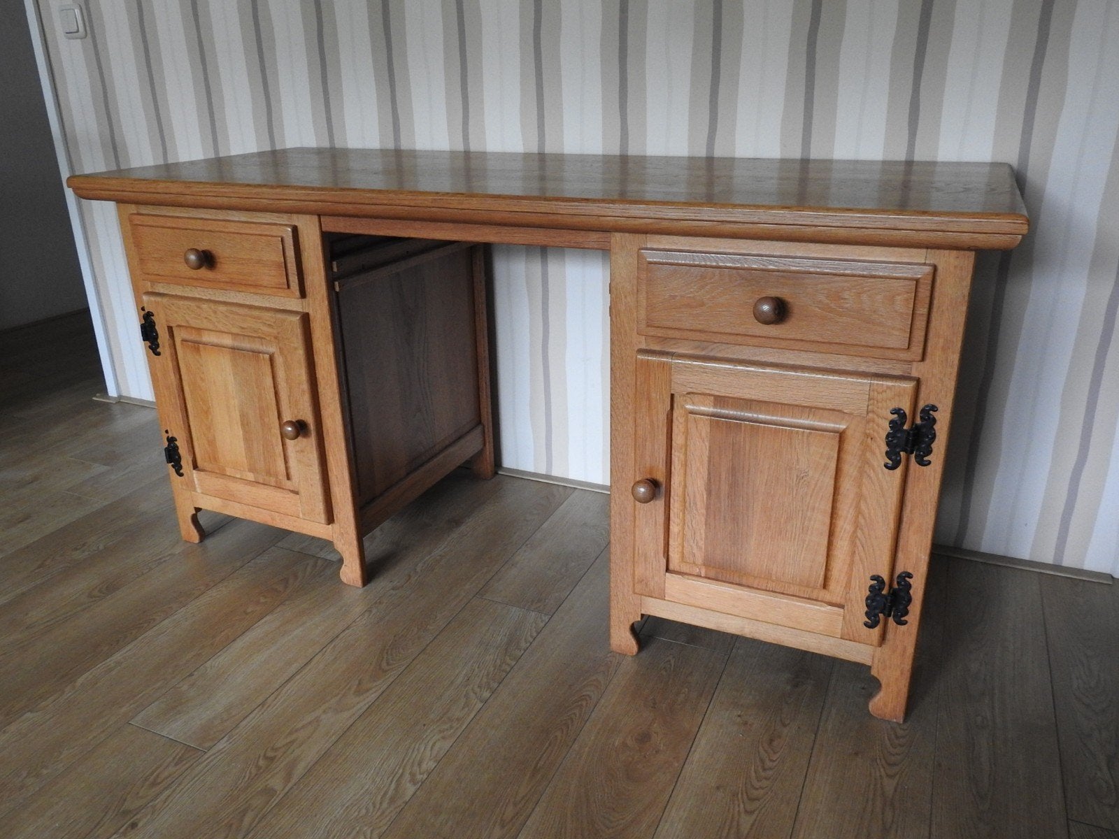 Massief eikenhouten bureau van Oisterwijk, Ophalen, Opbergruimte, Gebruikt, 150 cm