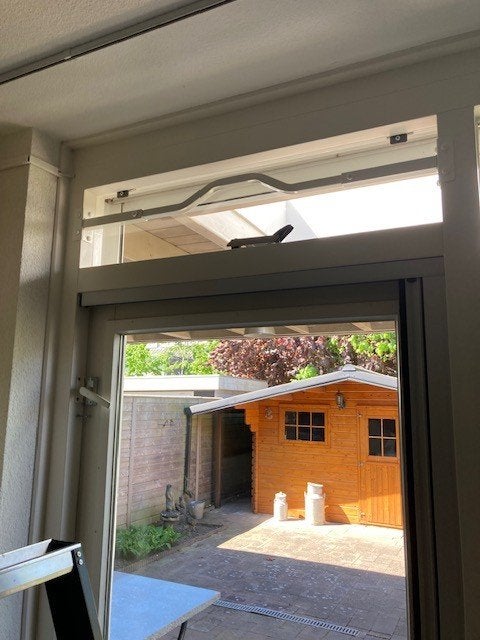 Raambeveiliging (barriërestang) voor uitzetraam (bovenlicht), Ophalen of Verzenden, Zo goed als nieuw, 50 tot 100 mm