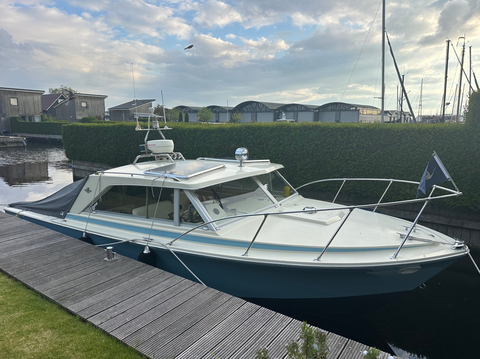 Bertram 26 HT - complete refit / 2x Volvo Penta 230PK, Watersport en Boten, Motorboten en Motorjachten, Diesel, Walstroom, Zo goed als nieuw