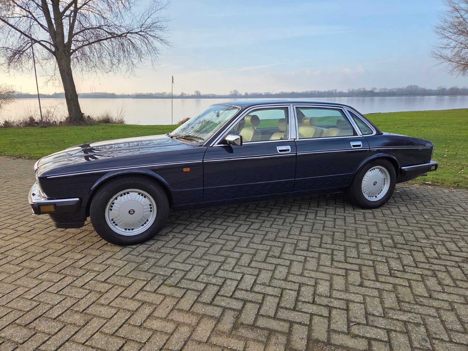 Daimler Double Six 6.0 V12 (1994), foto 9
