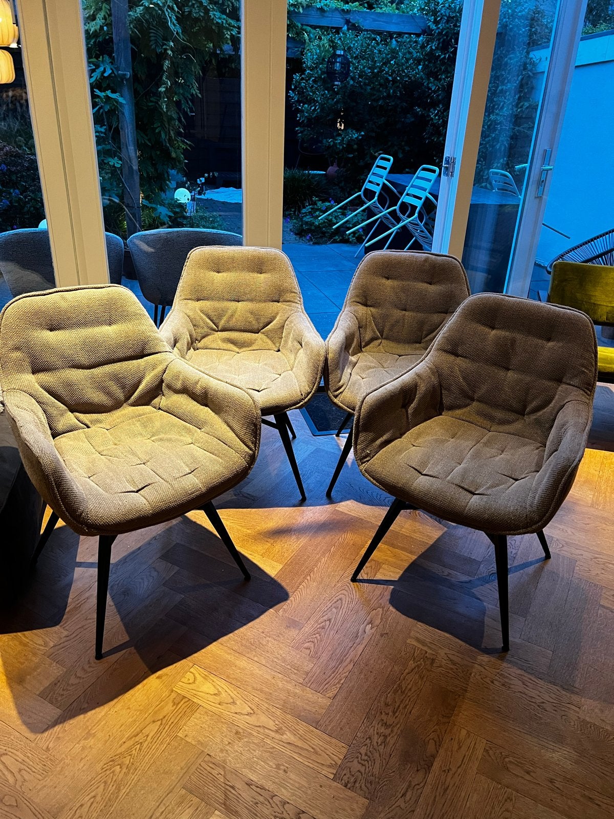 Set van 4 taupekleurige eetkamerstoelen, Huis en Inrichting, Ophalen, Gebruikt, Overige kleuren, Vier
