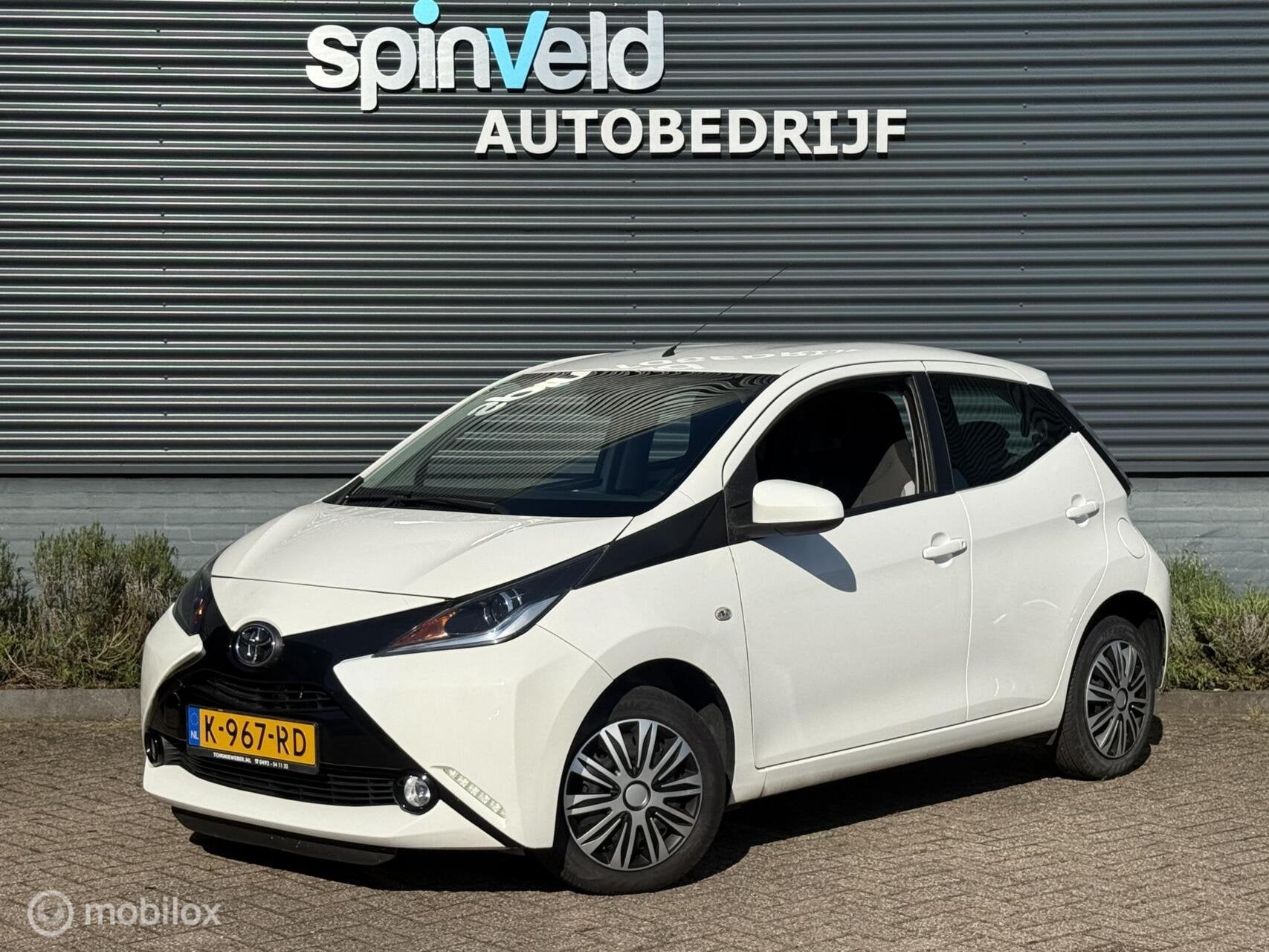 Toyota Aygo 1.0 VVT-i x-play - Multimedia - Camera - Cruise, Auto's, Voorwielaandrijving, Gebruikt, Euro 6, Start-stop-systeem
