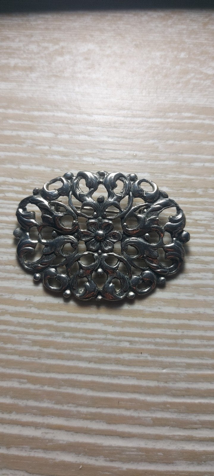 Vintage Zilverkleurige Broche met Bloemmotief, Ophalen, Overige materialen, 4 tot 7 cm, Gebruikt