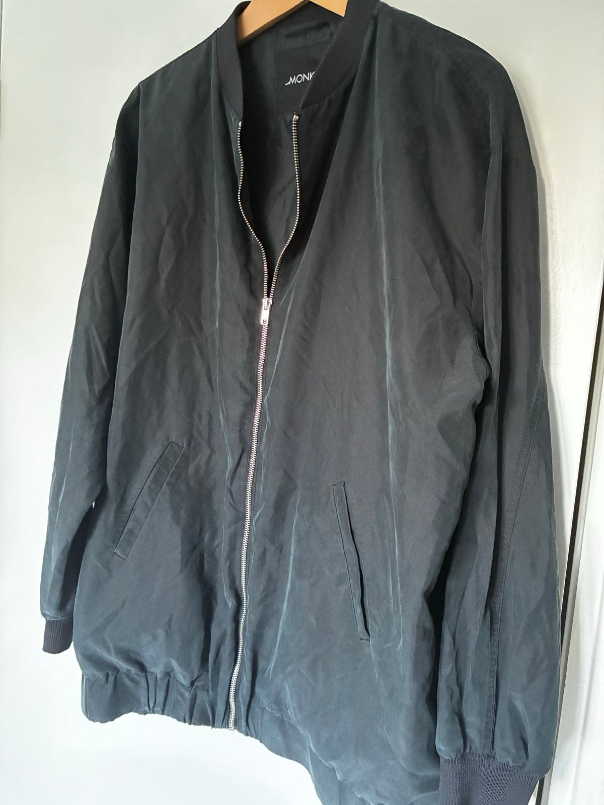 MONKI grijs oversized bomberjack mt M, Ophalen of Verzenden, Zo goed als nieuw, Maat 38/40 (M), Grijs