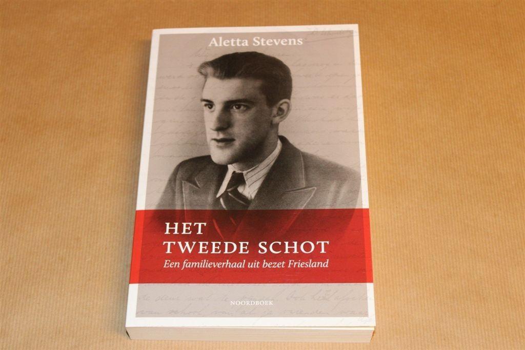 Het Tweede Schot — Familieverhaal uit Bezet Friesland, Boeken, Oorlog en Militair, Ophalen of Verzenden, Tweede Wereldoorlog, Gelezen