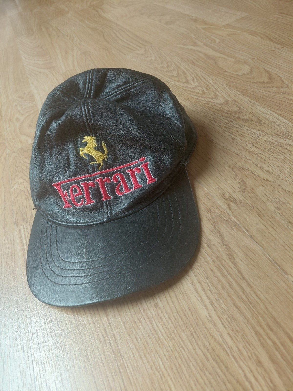 Vintage Ferrari pet uit de jaren '90, Ferrari, Pet, Gedragen, One size fits all