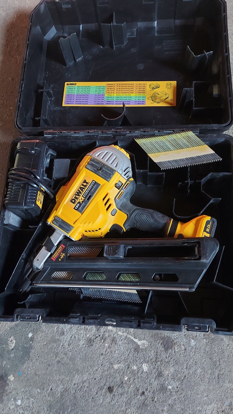 DeWALT DCN692 Spijkermachine - Zo goed als nieuw, Ophalen, Zo goed als nieuw, Tacker/nietmachine, DeWalt