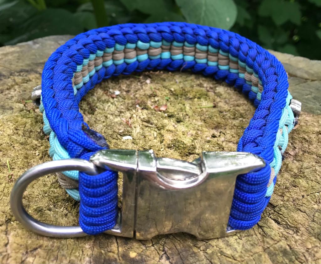 Hondenhalsband - gevlochten - blauw turquoise - pootjes deco, Ophalen of Verzenden, Handgemaakt, Zo goed als nieuw