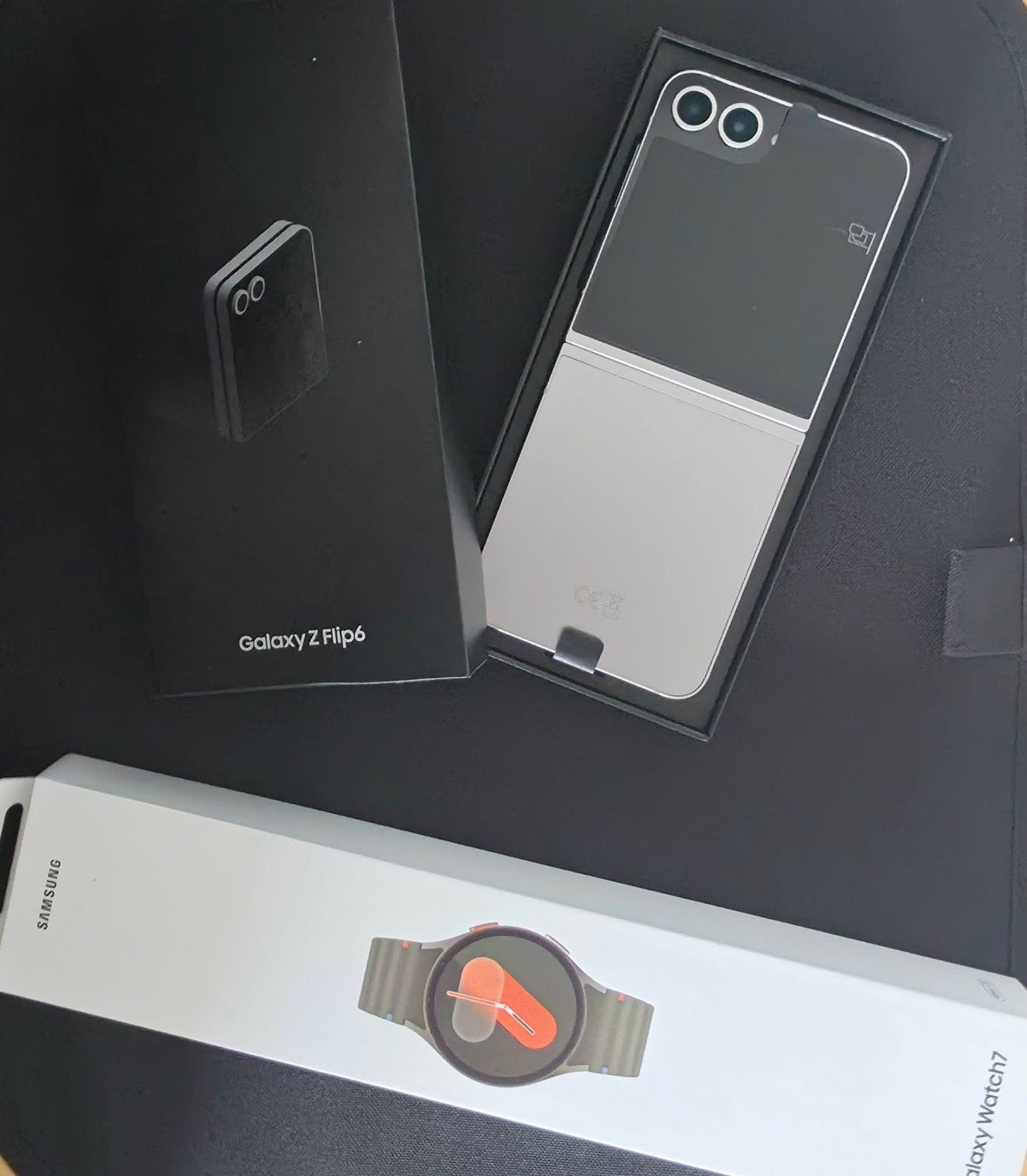 Samsung Galaxy Z Flip6 256GB + Galaxy Watch6 | Complete set
