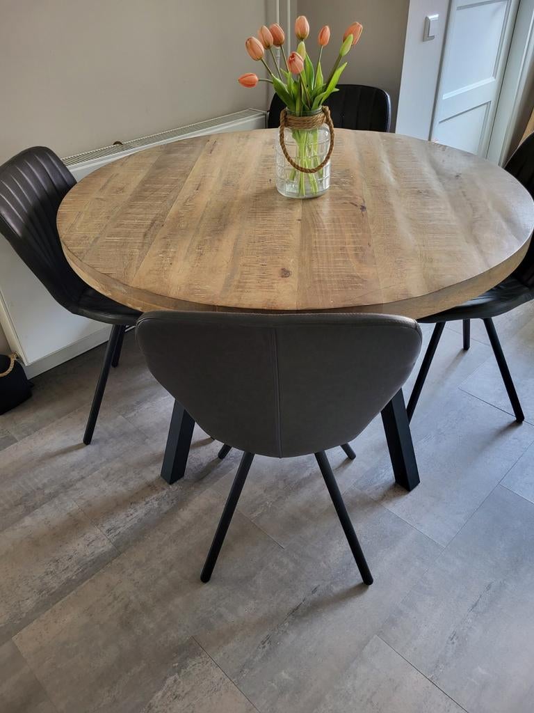 MANGO eettafel rond 120cm met 4 stoelen, Huis en Inrichting, Tafels | Eettafels, Ophalen, Rond, Zo goed als nieuw, Overige houtsoorten