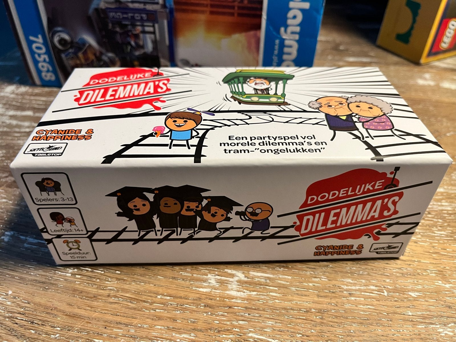 Nieuw! Dodelijk dilemma's - Cyanide & Happiness partyspel, Drie of vier spelers, Ophalen, Nieuw