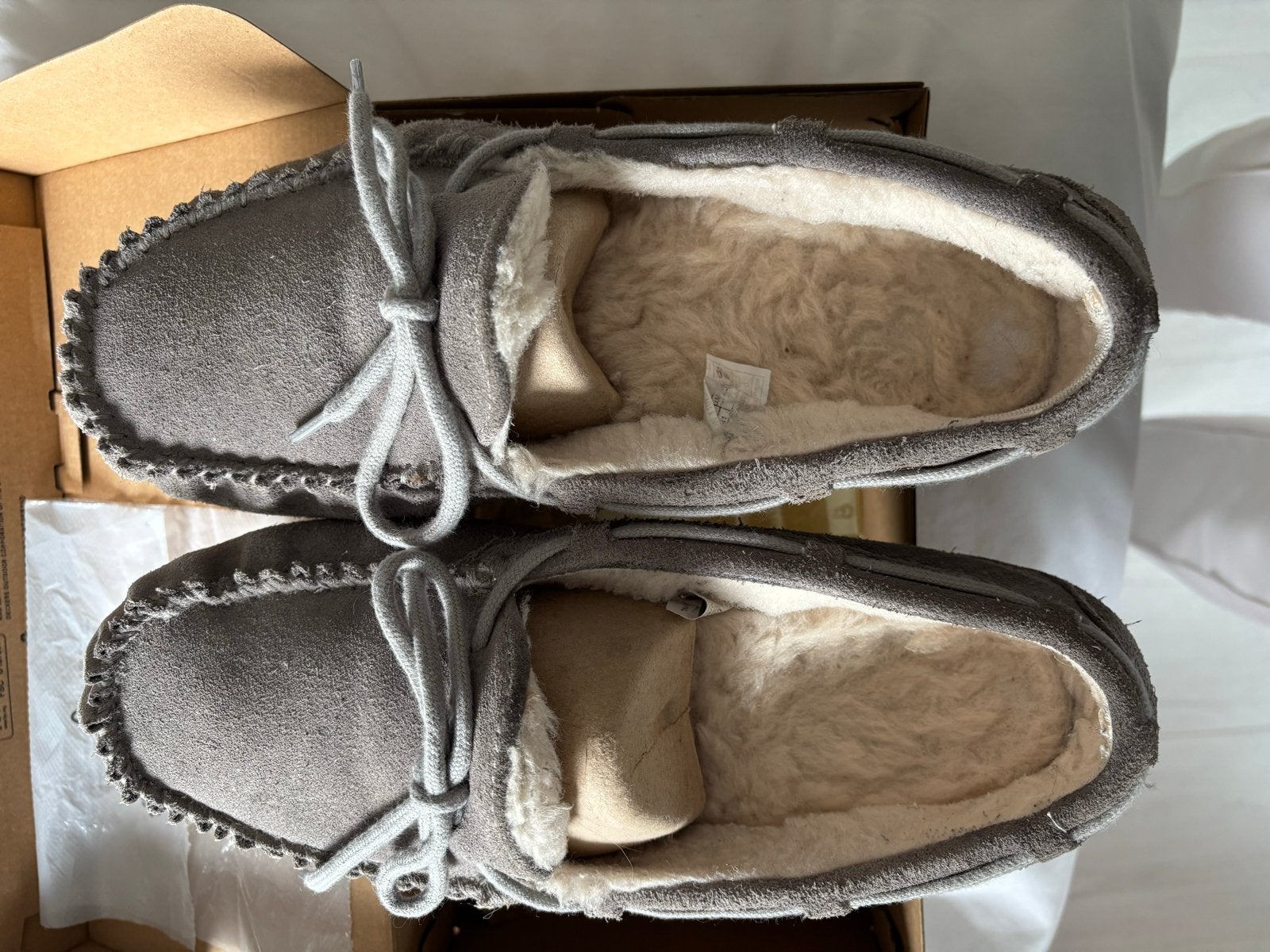 Grijze Ugg Dakota pantoffels - Maat 41, Ophalen of Verzenden, Gedragen, Grijs, Pantoffels of Sloffen
