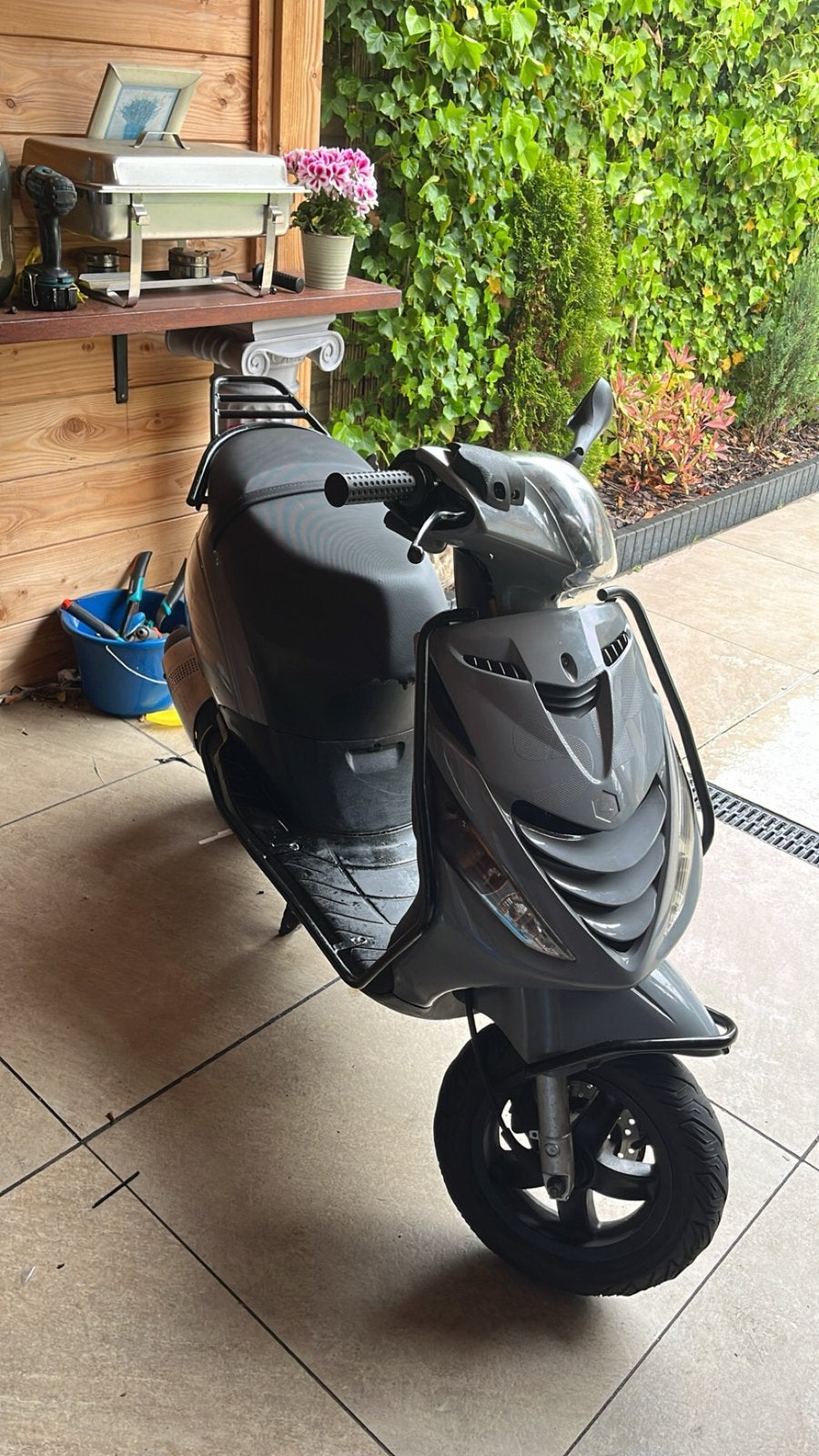 PIAGGIO ZIP 2 TAKT - BROM GEEN WOK, Fietsen en Brommers, Scooters | Piaggio, Ophalen, Zo goed als nieuw, Tweetakt, Overige modellen