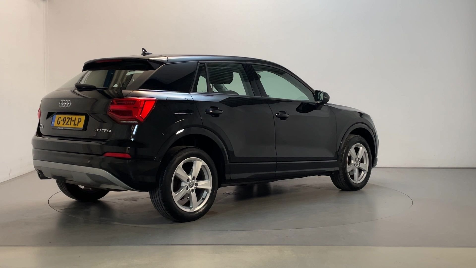 Audi Q2 30 TFSI Epic Navigatie LED Climate Control Parkeerse, Auto's, Voorwielaandrijving, Dealer onderhouden, Stof, Gebruikt