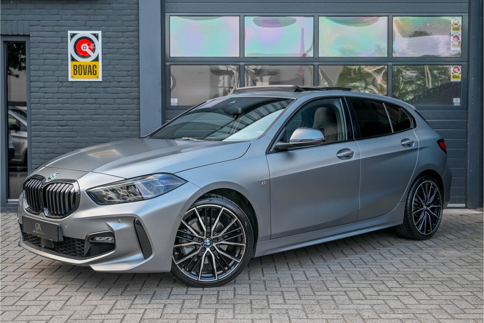 BMW 1-serie 118i M Pano,Kuipstoelen,HK,Camera (bj 2023), 136 pk, Gebruikt, Bedrijf, 3 cilinders