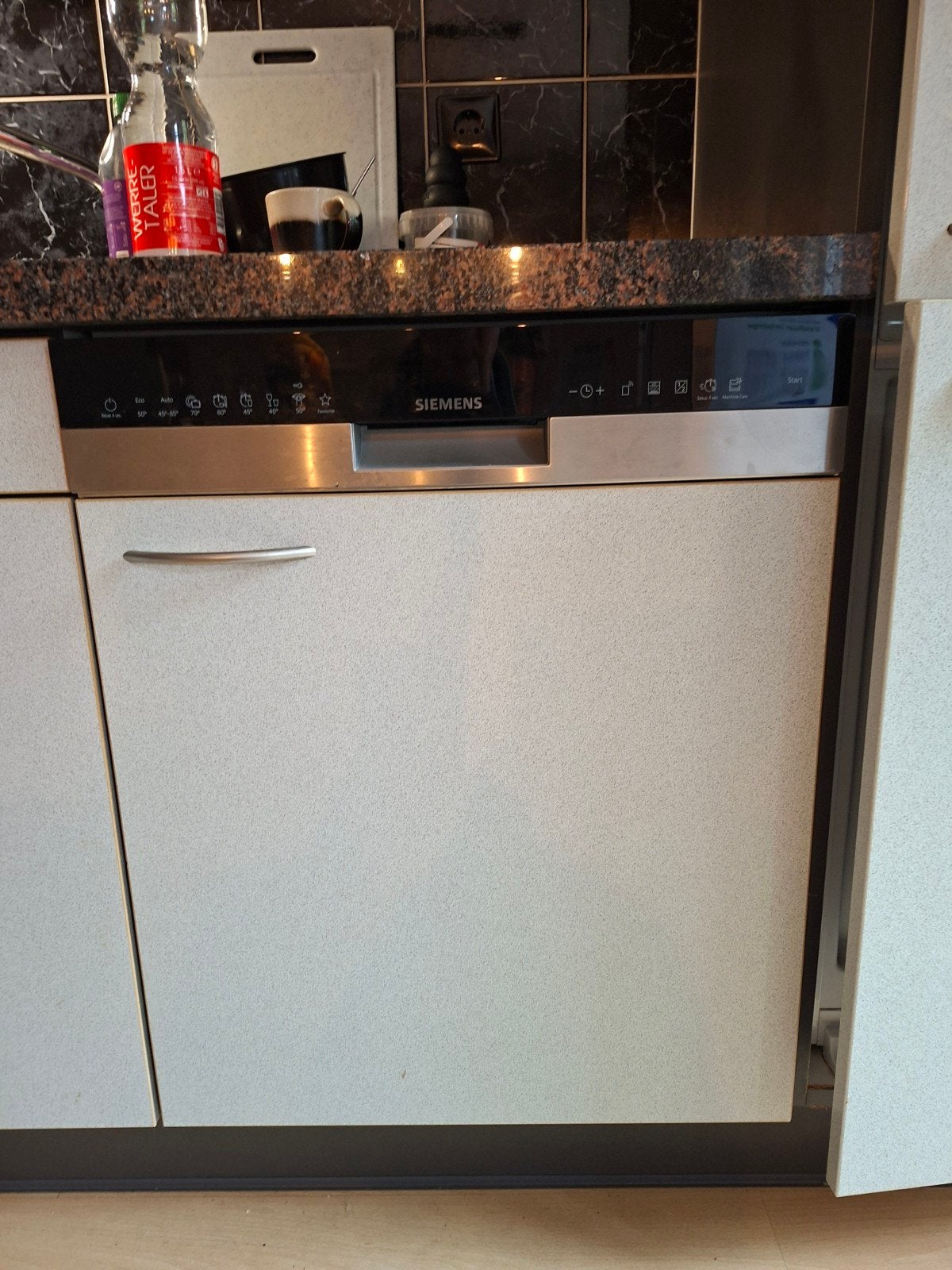 Te koop i.vm. nieuwe keuken.