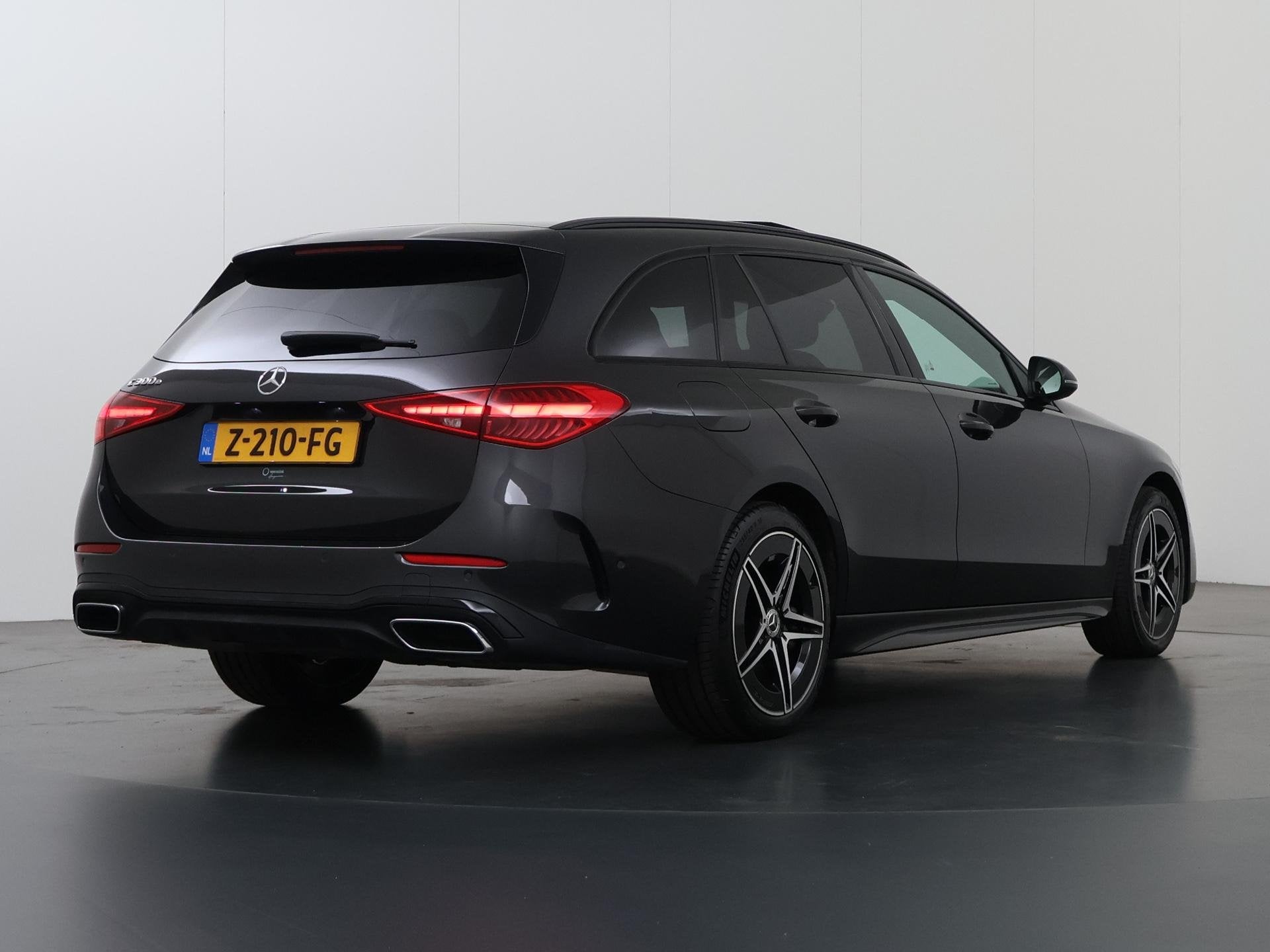 Mercedes-Benz C-klasse Estate 300 e AMG Line | Night | Panor, Automaat, Achterwielaandrijving, 4 cilinders, Automatische klimaatregeling