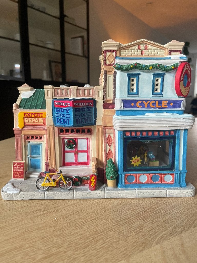 Lemax Wheelie's Cycle And Skate Shop, Ophalen of Verzenden, Zo goed als nieuw