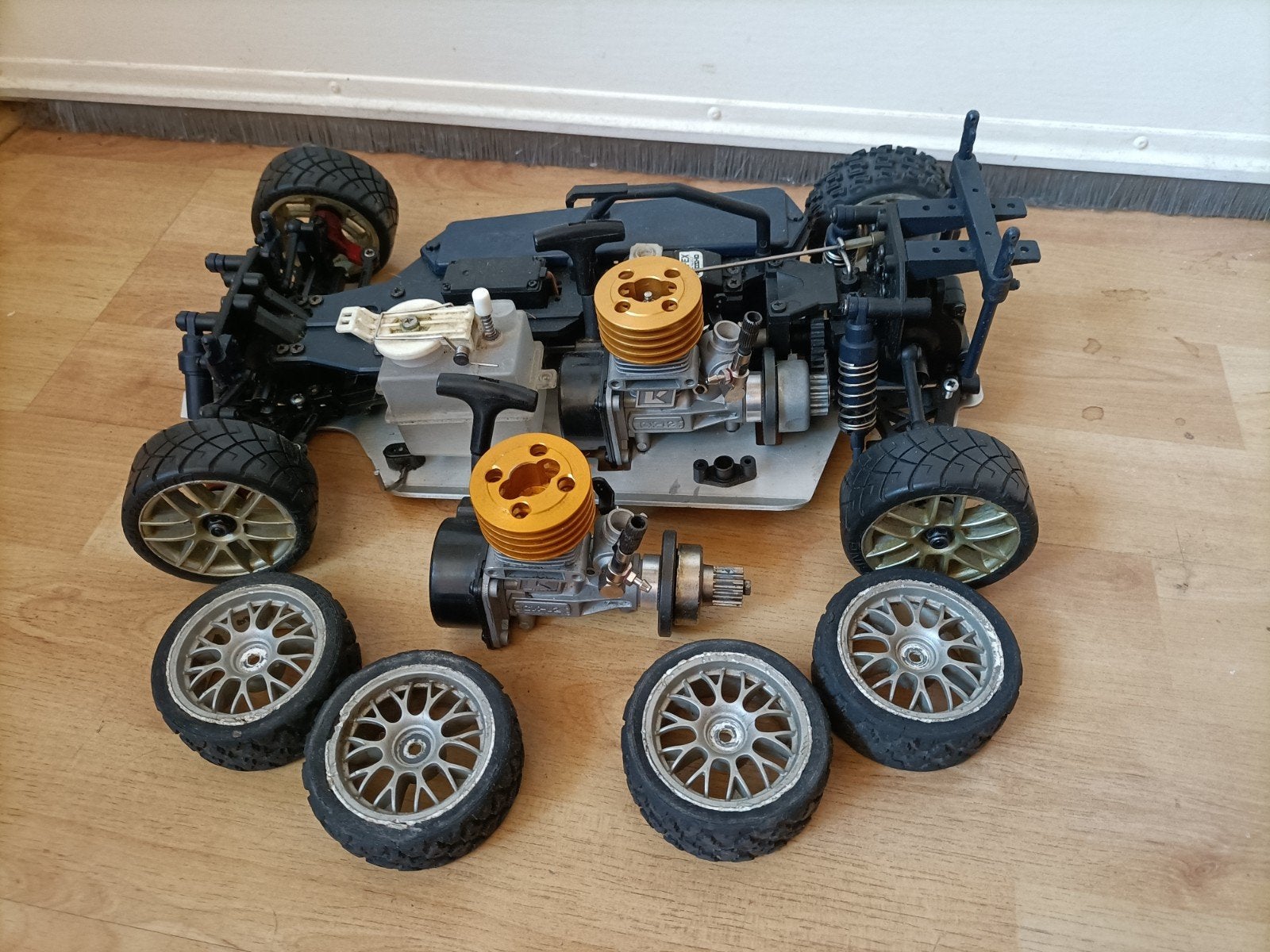 kyosho met extra onderdelen, Hobby en Vrije tijd, Modelbouw | Radiografisch | Auto's, Ophalen of Verzenden, Zo goed als nieuw