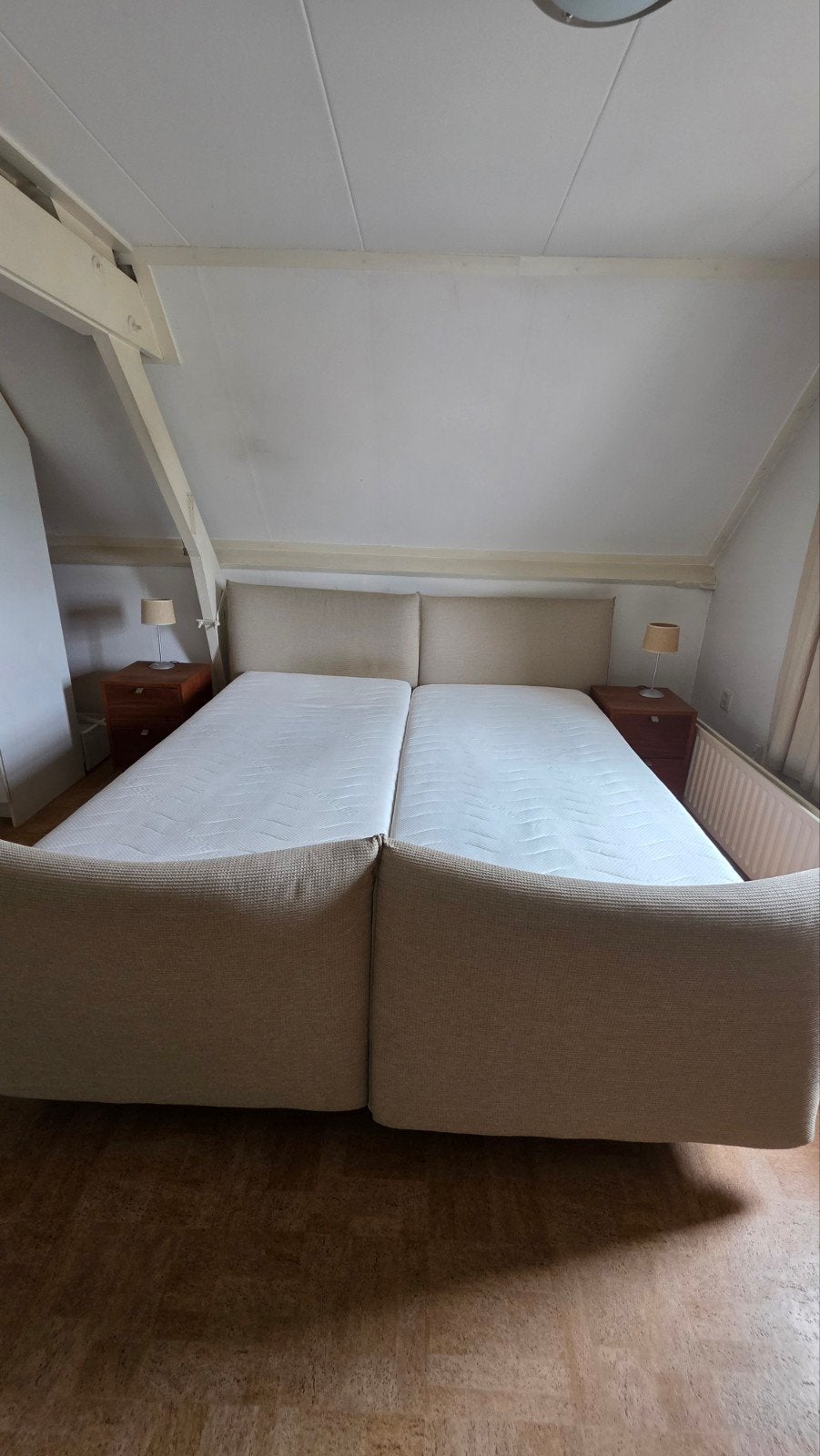 Tweepersoonsbed 180x210cm met nachtkastjes en matrassen, Ophalen, Tweepersoons, Zo goed als nieuw, 180 cm