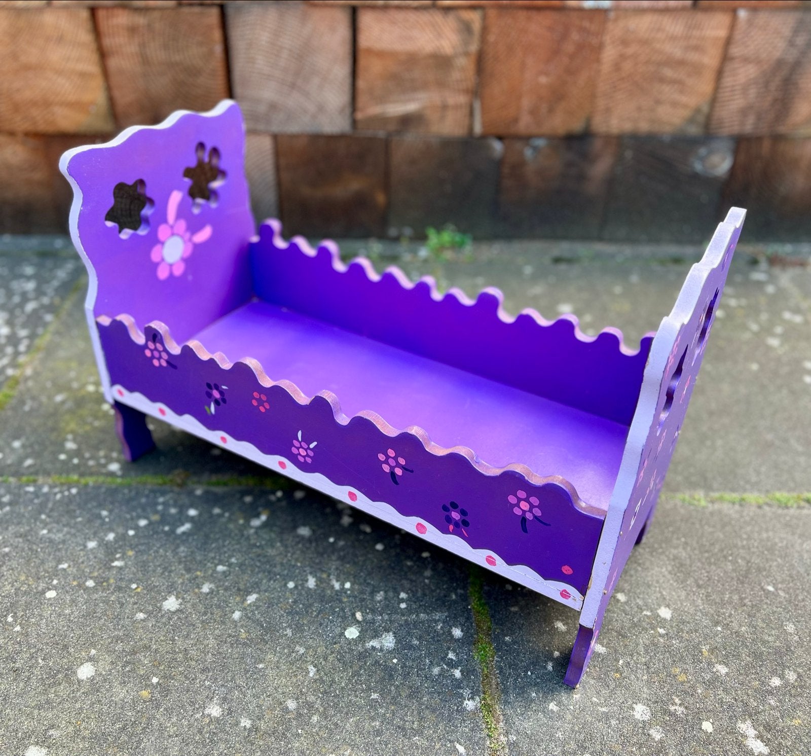 Vrolijk poppenbedje in frisse kleuren, Ophalen, Gebruikt, Overige typen