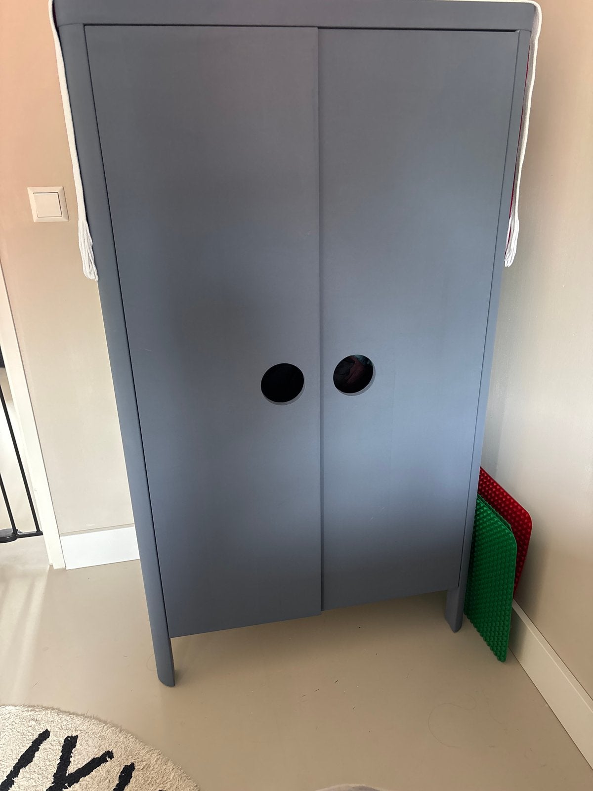 Kledingkast ikea Busunge geverfd in Karwei denim kleur, Gebruikt, 150 tot 200 cm, 25 tot 50 cm, Overige houtsoorten
