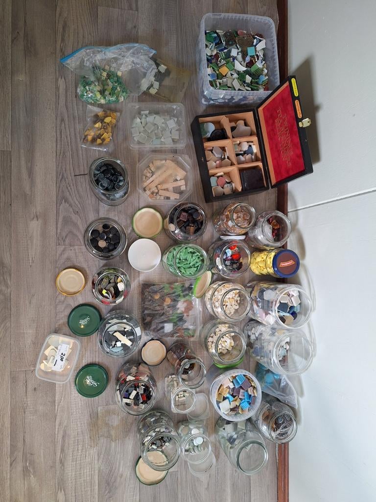 Grote partij mozaïek: steentjes, scherven, spiegels, glas, Hobby en Vrije tijd, Gebruikt, Overige thema's, Meerkleurig, Ophalen of Verzenden