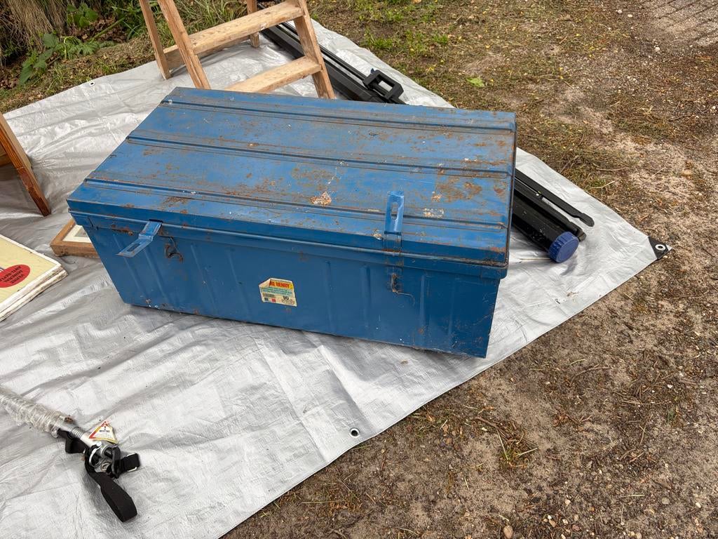 Vintage blauwe metalen kist met sluitpin, Ophalen of Verzenden, Gebruikt