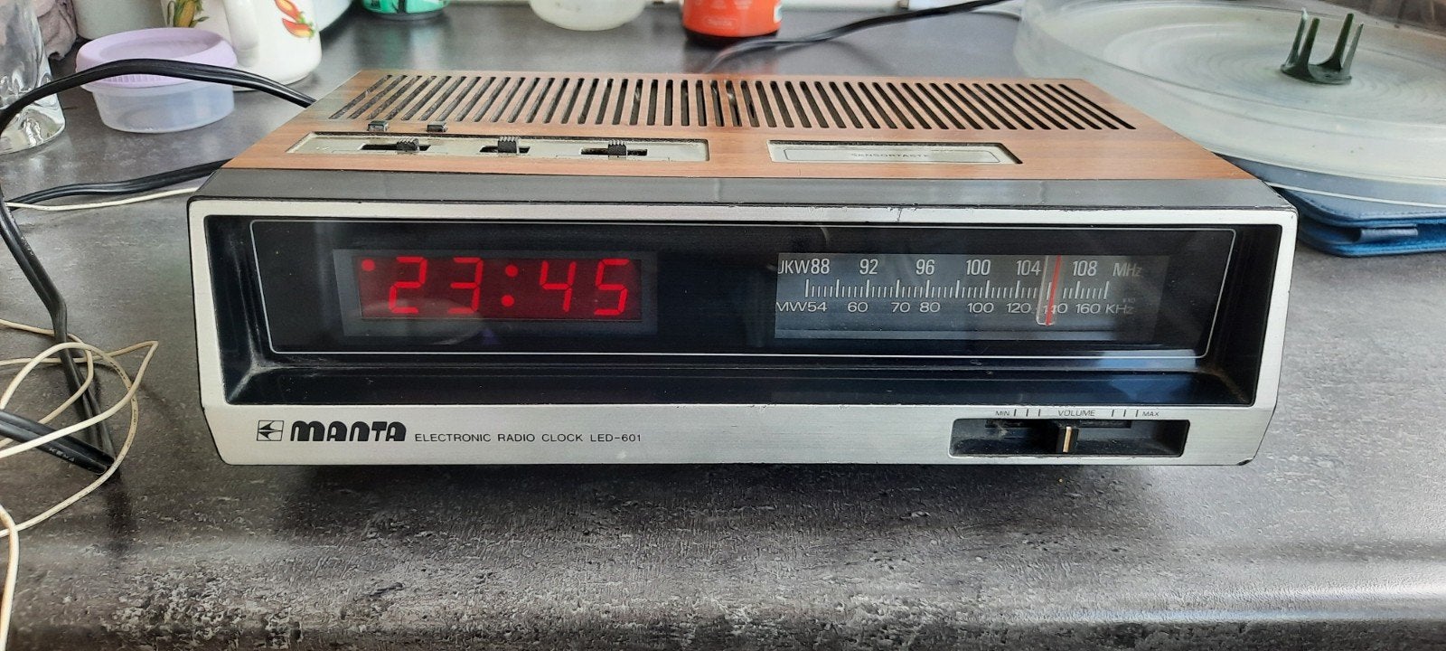 Vintage Retro Wekkerradio Manta Electronic LED-601, Witgoed en Apparatuur, Wekkers, Ophalen of Verzenden