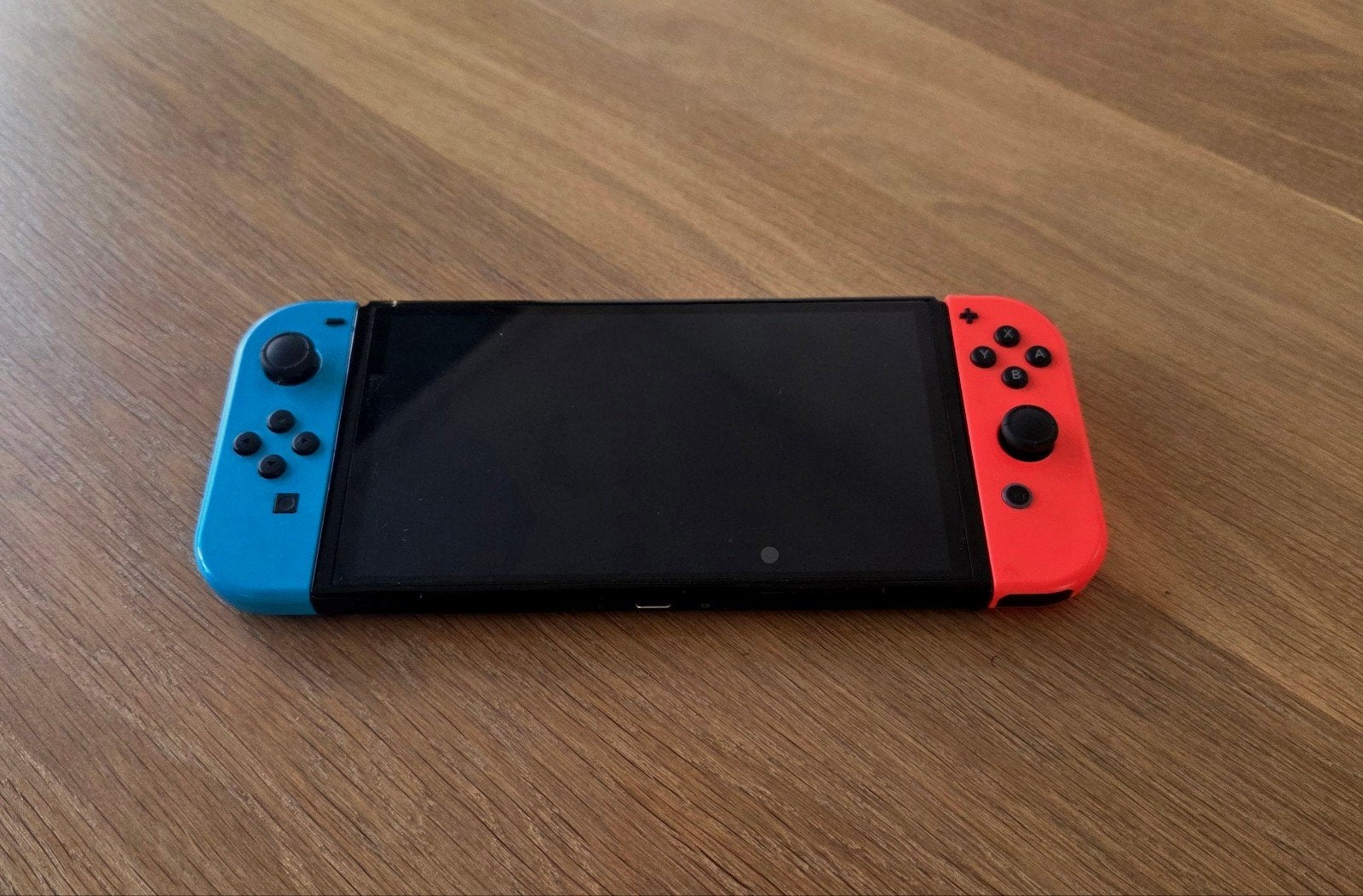 Foto 3 van Nintendo Switch OLED + accessoires (games los te koop)