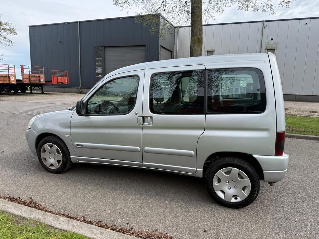 Citroen Berlingo Rolstoelauto 1.6i 16V X-TR apk 03-2027, Auto's, Stof, 750 kg, 4 cilinders, Origineel Nederlands