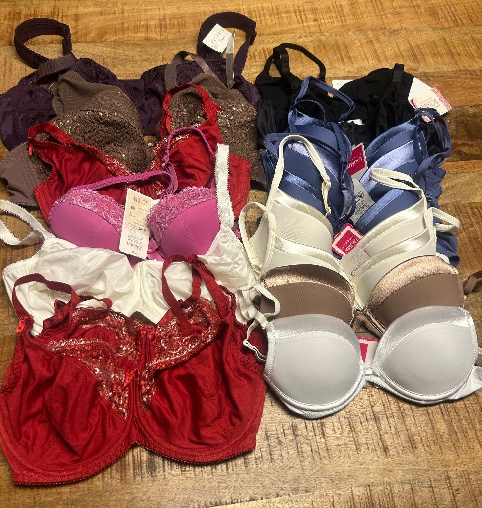 Partij van 49 stuks bh's en corsetten - Diverse maten, Verzenden, Meerkleurig, BH
