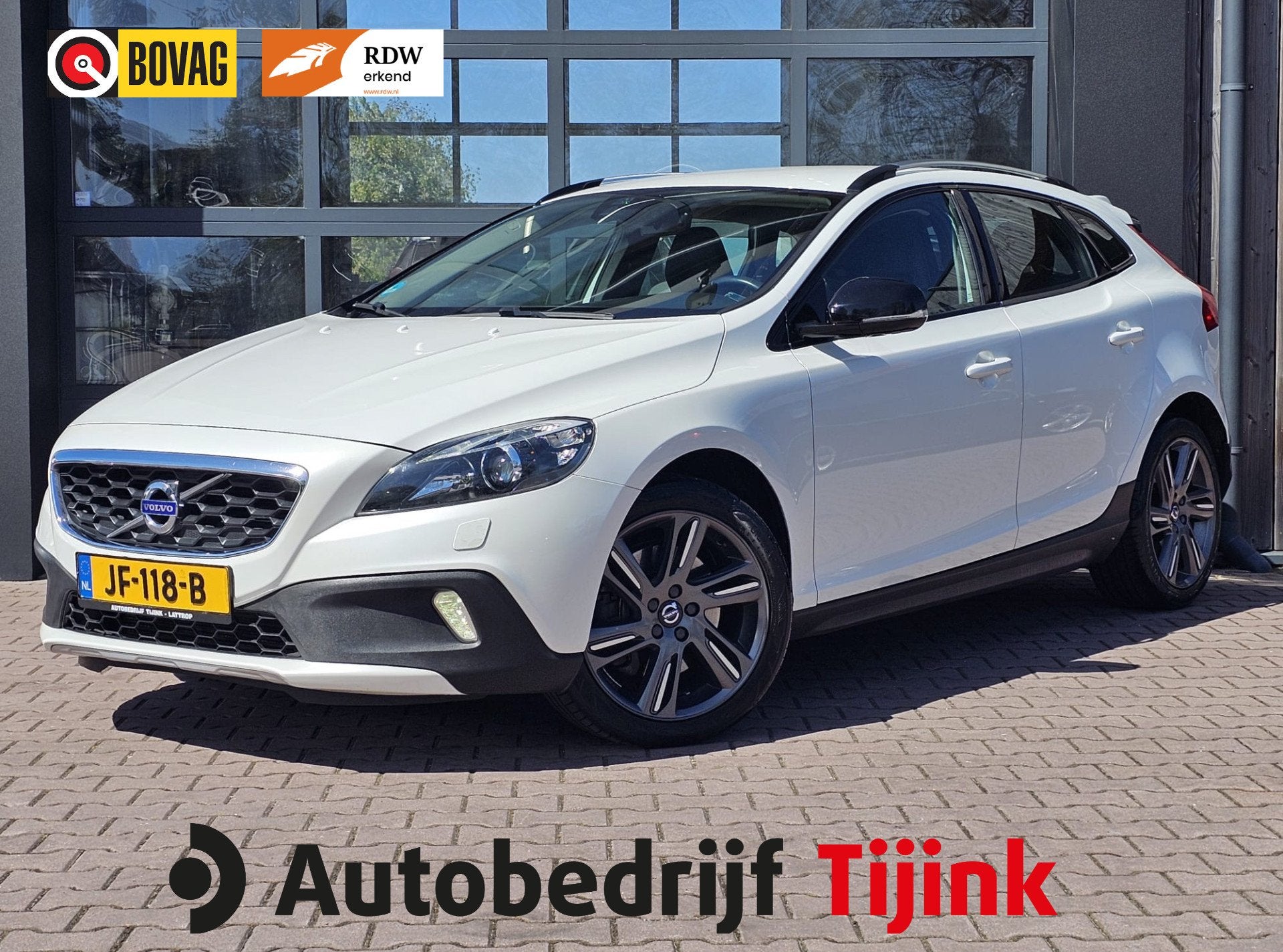Volvo V40 Cross Country 2.0 T3 Momentum | Xenon | Trekhaak |, Auto's, Voorwielaandrijving, Stof, Gebruikt, Euro 6
