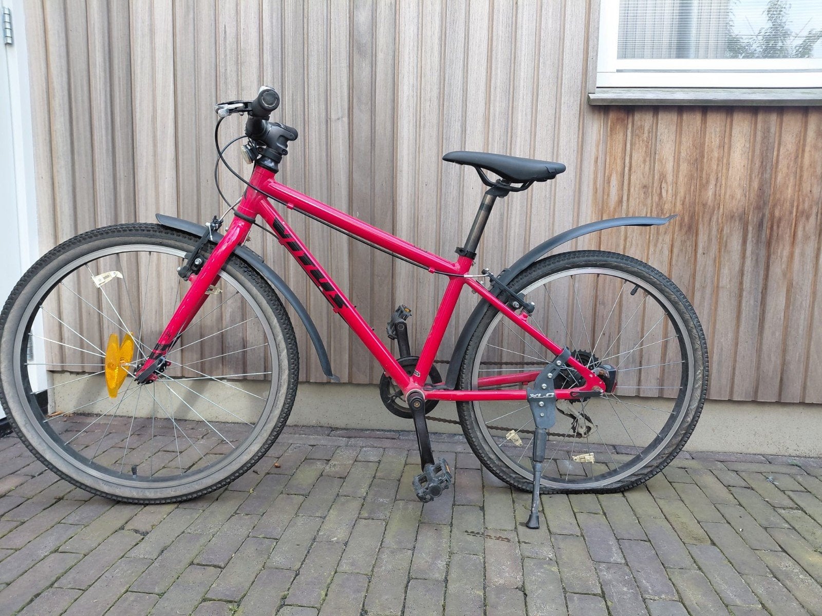 Rode kinderfiets met lekke achterband, Velgrem, Vitus, Ophalen of Verzenden, Handrem