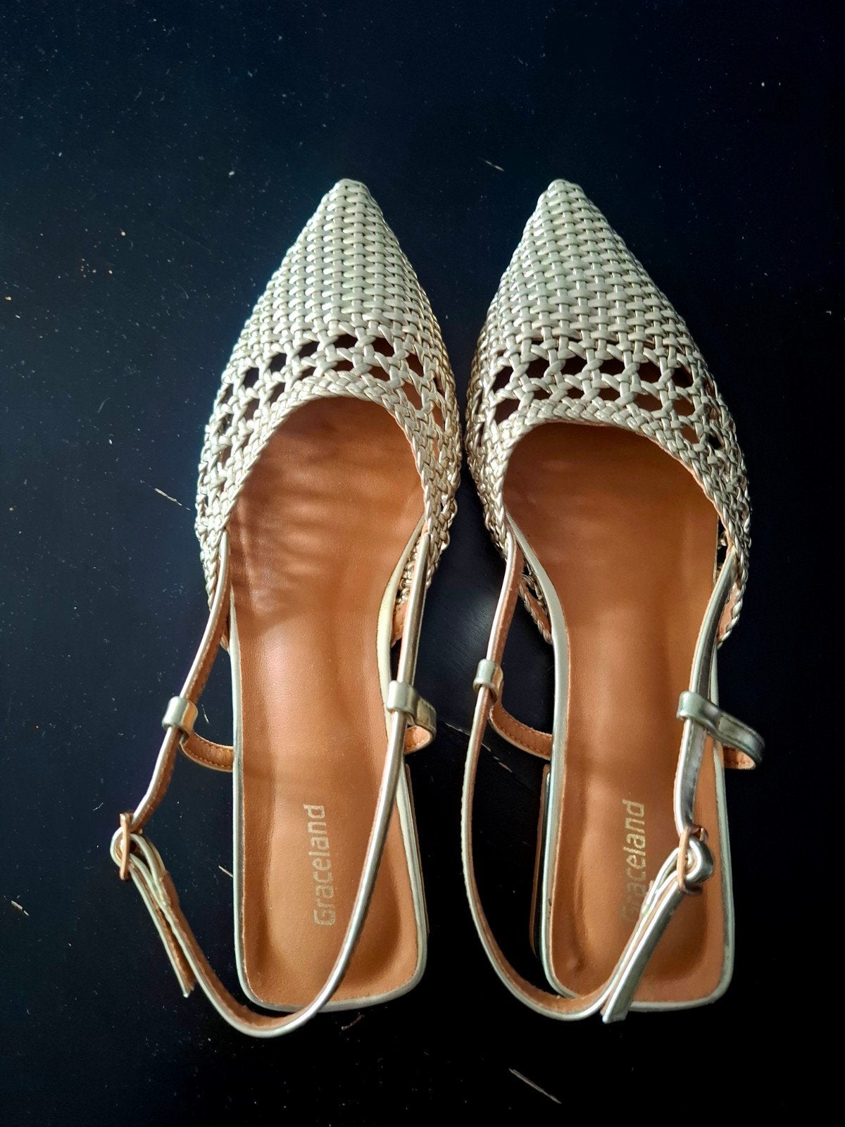 Slingbacks lage hak goud mt 39, Kleding | Dames, Schoenen, Overige kleuren, Zo goed als nieuw, Van Haren, Sandalen of Muiltjes